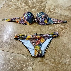 Victoria’s Secret bikini